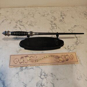 Wizarding World of Harry Potter Narcissa Malfoy Wand & Stand